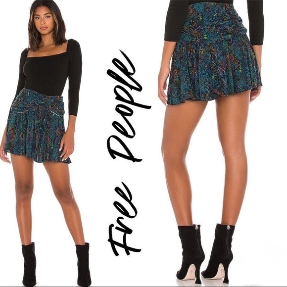 Free People Saturday Sun Mini Skirt Who is She
Combo 10 - Picture 1 of 16